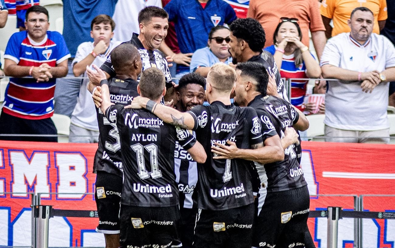 Elenco do Ceará comemora gol (foto: Gabriel Silva / Ceará SC)