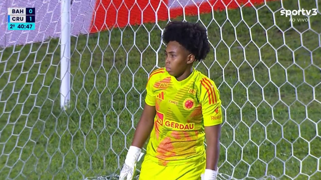 Recuperada de lesão, Camila estreou a camisa de goleiros do Cruzeiro na noite desse sábado (8/3), na vitória por 1 a 0 sobre o Bahia, pela Supercopa (foto: Reprodução/SporTV)