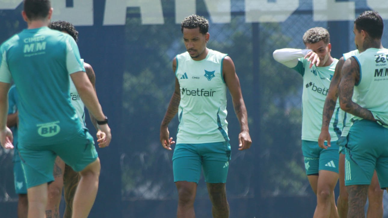 Matheus Pereira, meio-campista do Cruzeiro, em treinamento (foto: Edesio Ferreira/EM/D.A Press)