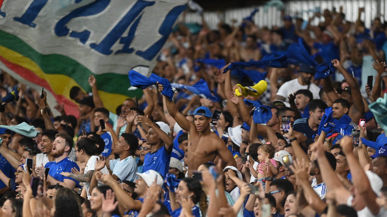 Torcida do Cruzeiro no Mineirão, em Belo Horizonte, para a estreia no Campeonato Brasileiro (foto: Leandro Couri/EM/D.A Press)