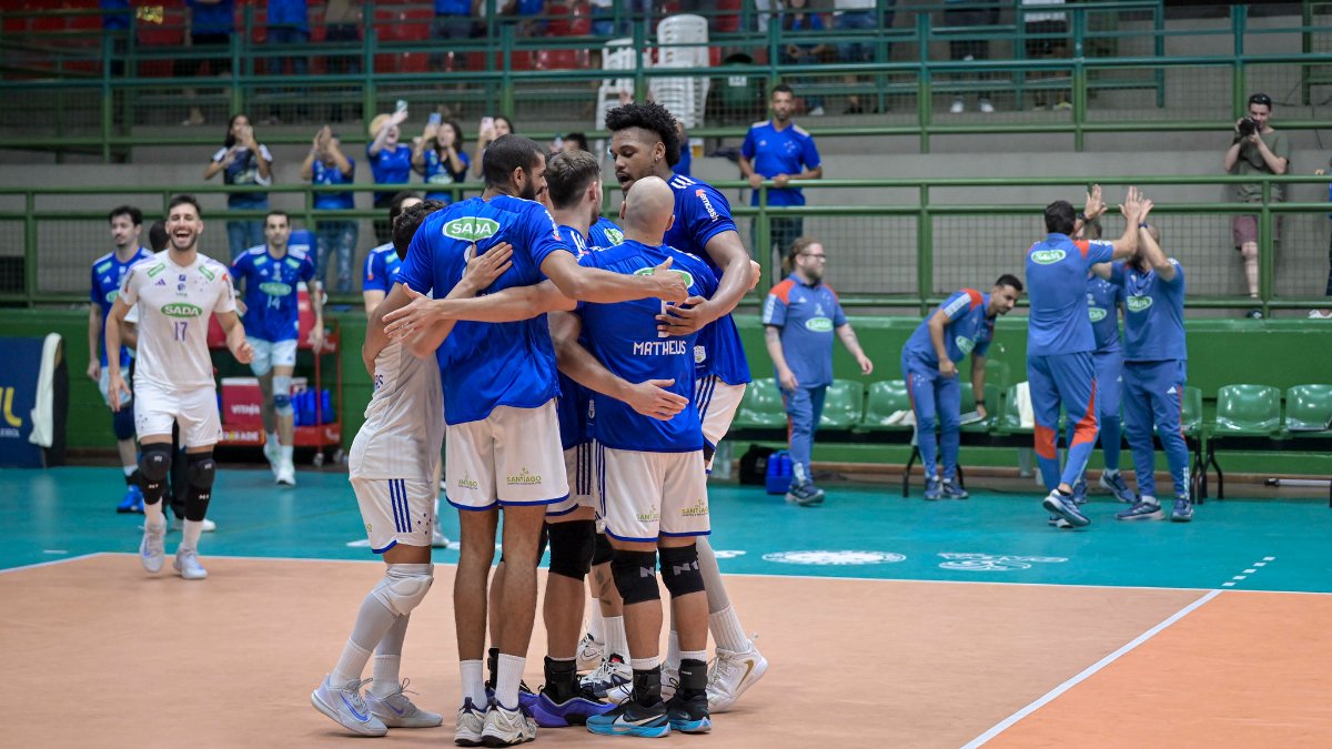 Time do Cruzeiro comemora vitória na Superliga Masculina de Vôlei (foto: Agência i7/Cruzeiro)