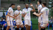 Jogadores de vôlei do Cruzeiro comemoram ponto (foto: Agência i7/Sada Cruzeiro)