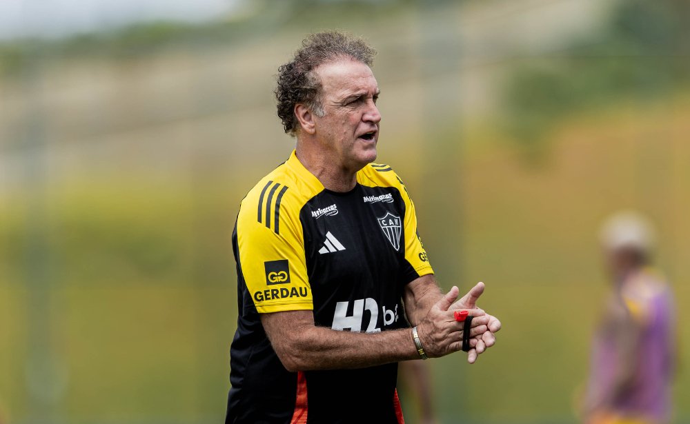 Cuca durante treinamento do Atlético na Cidade do Galo (21/3) (foto: Pedro Souza/Atlético)