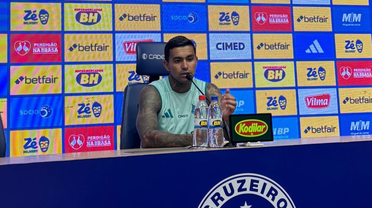 Dudu, atacante do Cruzeiro, em entrevista coletiva (foto: Sofia Cunha/No Ataque)