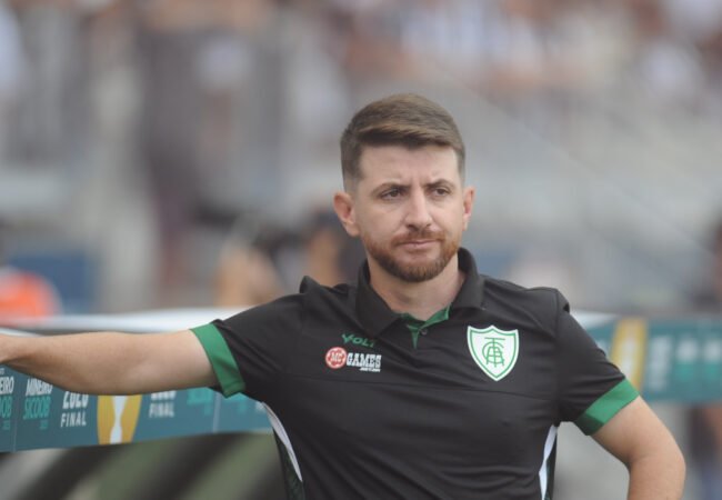 William Batista, técnico do América, na final do Campeonato Mineiro, contra o Atlético, no Mineirão (foto: Alexandre Guzanshe/EM/D.A Press)
