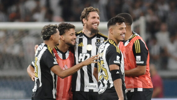 Jogadores do Atlético comemoram goleada sobre o América (foto: Alexandre Guzanshe/EM/D.A Press.)