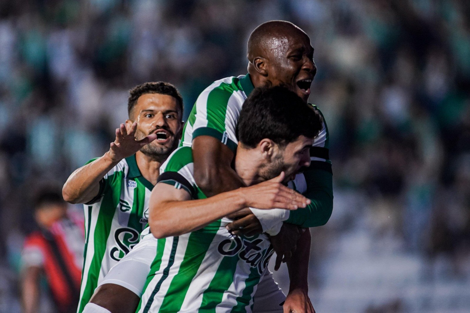 Jogadores do Juventude comemoram gol (foto: Fernando Alves/ECJ)