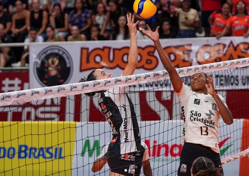 Mackenzie foi derrotado pelo Osasco na penúltima rodada da fase classificatória da Superliga Feminina (foto: Carol Fotografia/Osasco)