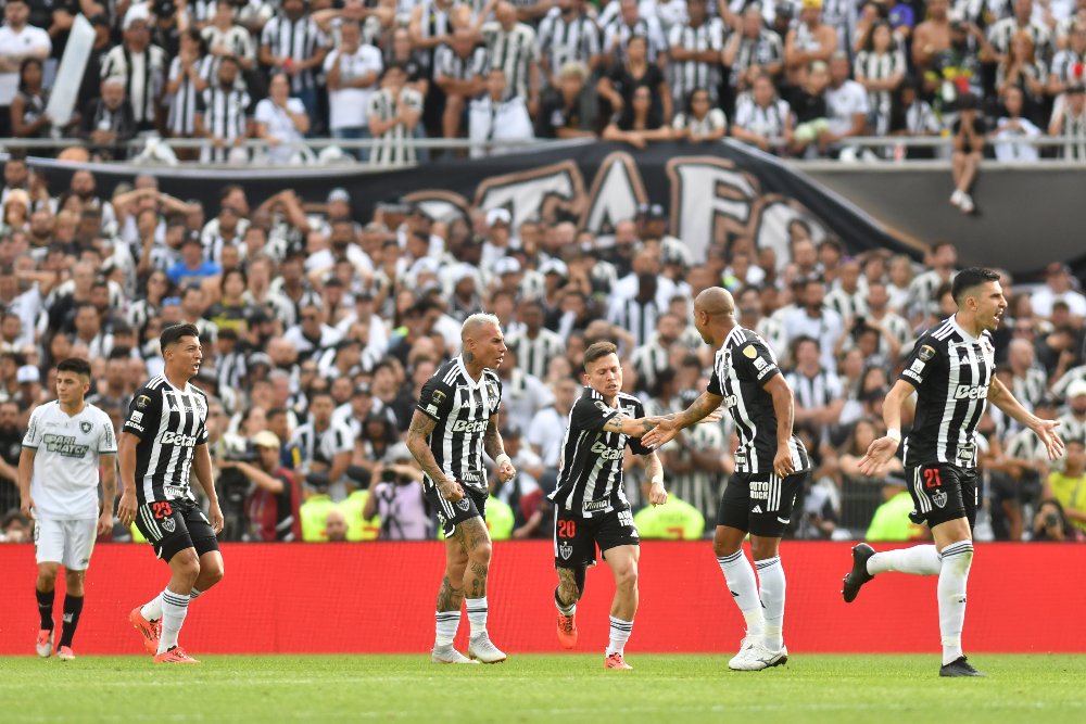 Hoje jogador do América, Mariano foi acionado pelo Atlético no intervalo da final da Libertadores contra o Botafogo (foto: Alexandre Guzanshe/EM/D.A Press)
