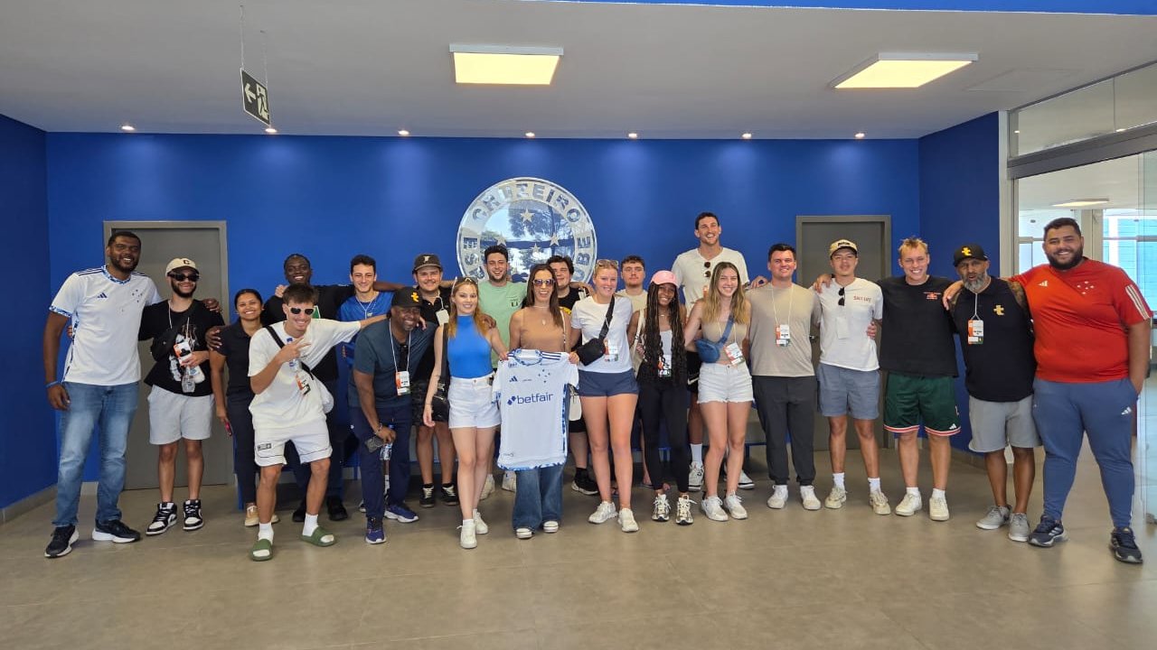 Ex-jogador da NBA visita CT do Cruzeiro (foto: Reprodução)