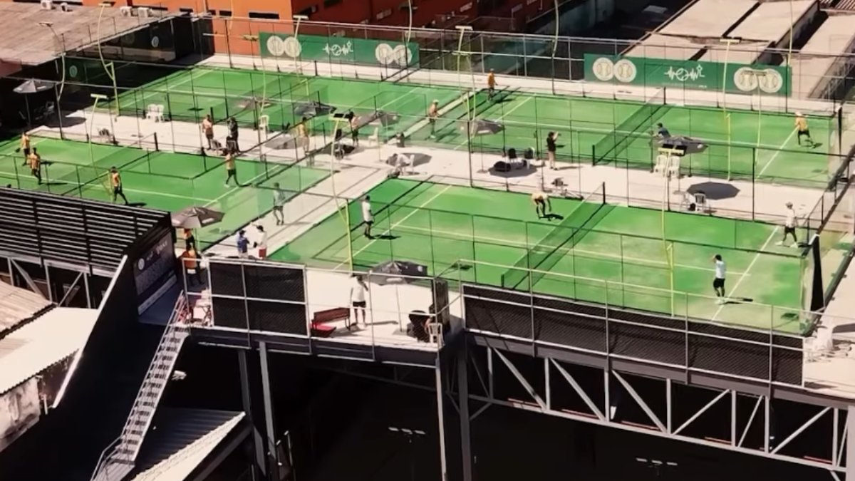 Pivô de imbróglio entre Rafael Moura, ex-Atlético, e sócio, a Arena RM se intitula 'a maior quadra de esportes de raquete de BH' (foto: Reprodução/Arena RM)