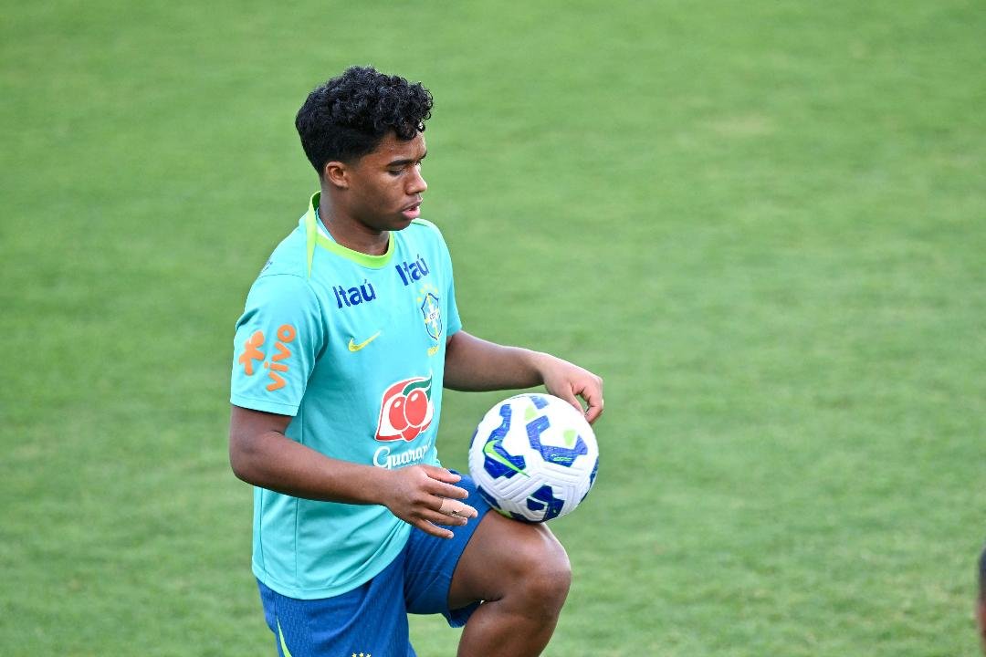 Endrick em treino pela Seleção Brasileira (foto: EVARISTO SA / AFP)