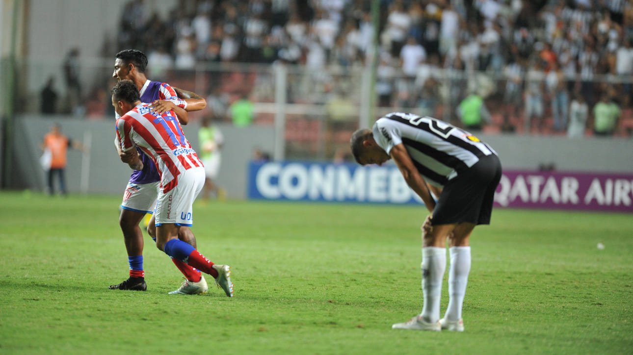 Jogadores do Unión celebrando classificação na Sul-Americana em cima do Atlético (foto: Alexandre Guzanshe/EM/D.A Press)
