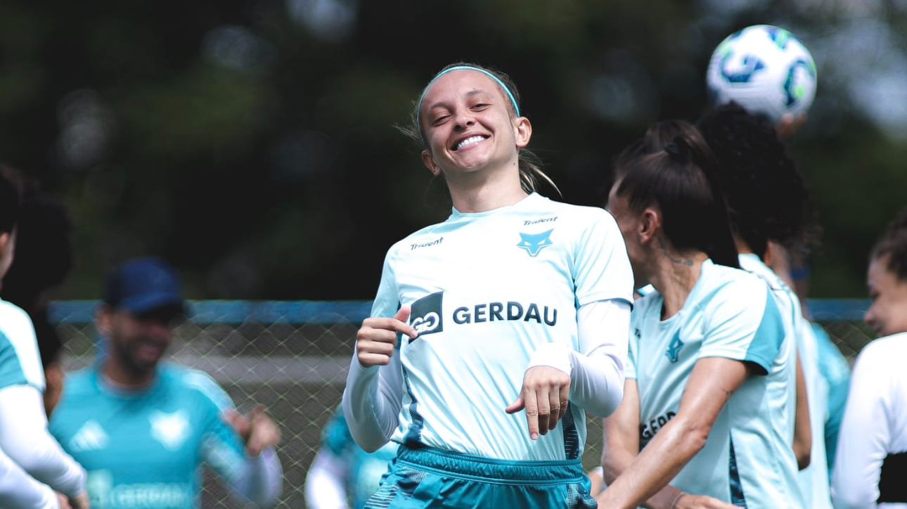 Vitória Calhau, zagueira do Cruzeiro, em treinamento (foto: Gustavo Martins/Cruzeiro)