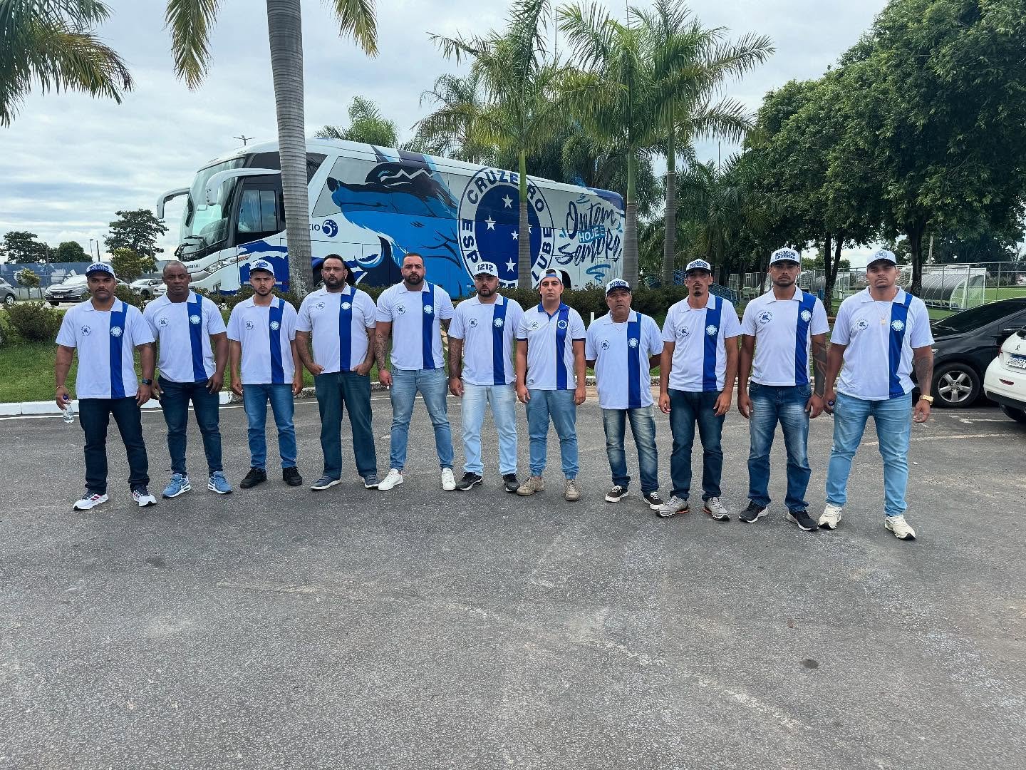 Membros da Máfia Azul visitaram Toca da Raposa 2 nessa terça-feira (8/4) (foto: Reprodução/Instagram)