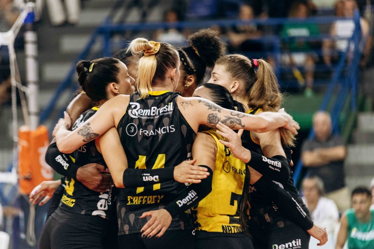 Praia Clube eliminou o Maringá na Superliga Feminina de Vôlei (foto: Eliezer/Praia Clube)