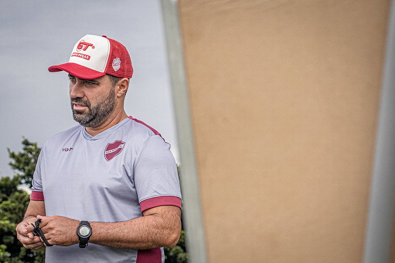 Técnico Rafael Lacerda, do Vila Nova (foto: Roberto Corrêa / Vila Nova F.C.)