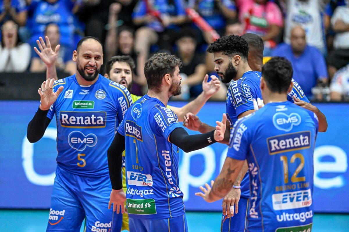 Jogadores do Campinas comemoram ponto na Superliga Masculina de Vôlei (foto: Pedro Teixeira/Campinas)