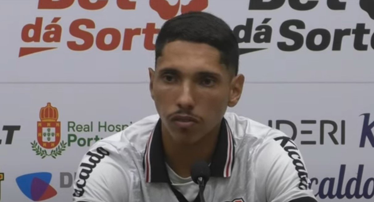 Geovany Soares foi apresentado ao Santa Cruz nessa segunda-feira (14/4) (foto: Reprodução/TV Coral)