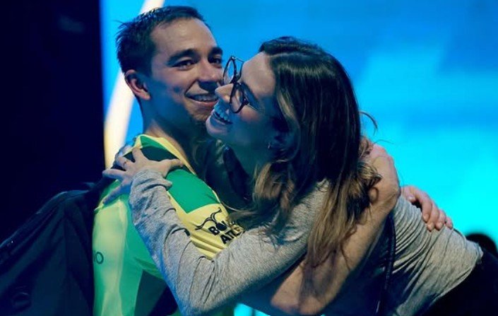 Hugo Calderano e Bruna Takahashi (foto: Divulgação/ITTF)
