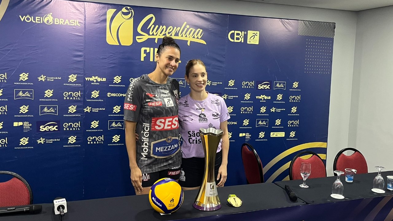 Dani Lins, levantadora do Bauru, e Camila Brait, líbero do Osasco, disputam o título da Superliga Feminina de Vôlei (foto: Pedro Bueno / No Ataque)