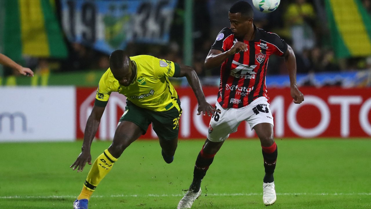 Jogo entre Defensa y Justicia e Vitória pela Sul-Americana (foto: MARCOS BRINDICCI / AFP)