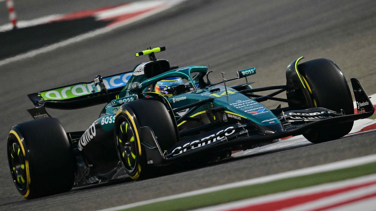 Carro da Aston Martin dirigido por Fernando Alonso (foto: Giuseppe CACACE / AFP)