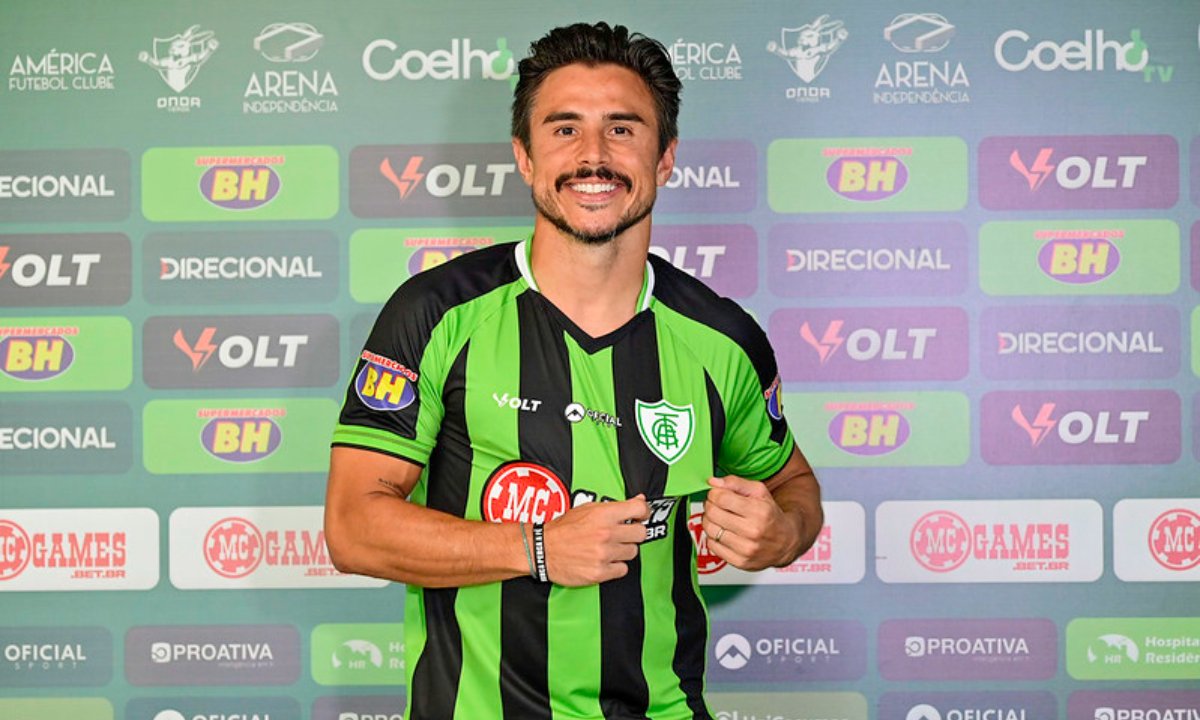 Willian Bigode foi apresentado como reforço do América (foto: Mourão Panda/América)