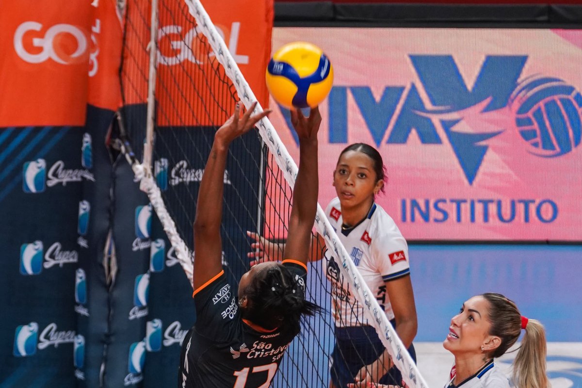 Lance do jogo entre Osaco e Minas pela Superliga Feminina de Vôlei (foto: Osasco / @carol_fotografia)