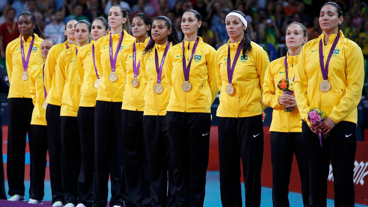 Seleção Brasileira Feminina de Vôlei com a conquista do ouro em Londres 2012 (foto: REUTERS/Marcelo Del Pozo - 11/08/2012)
