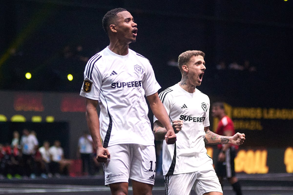 Jogadores do Furia FC comemoram gol pela Kings League Brasil (foto: Divulgação / Furia FC)