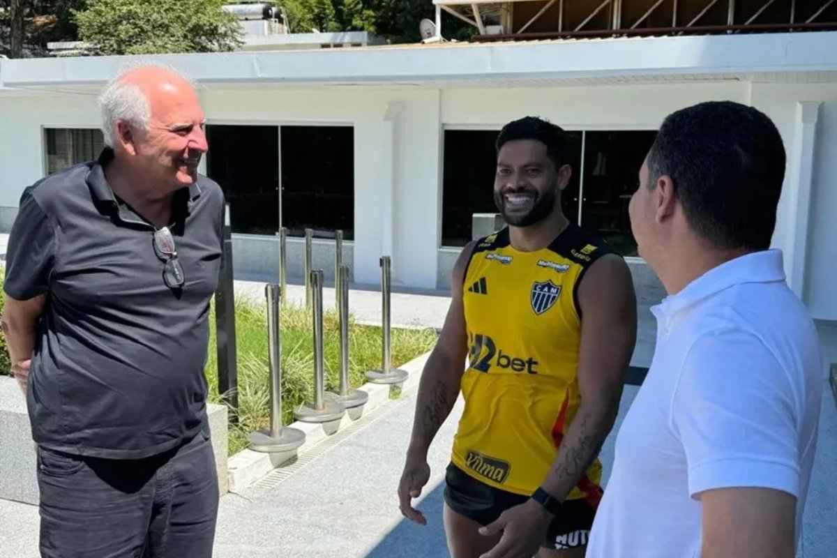 Sócios da SAF do Atlético, Rubens e Rafael Menin em conversa com Hulk na Cidade do Galo (foto: Reprodução / Instagram)
