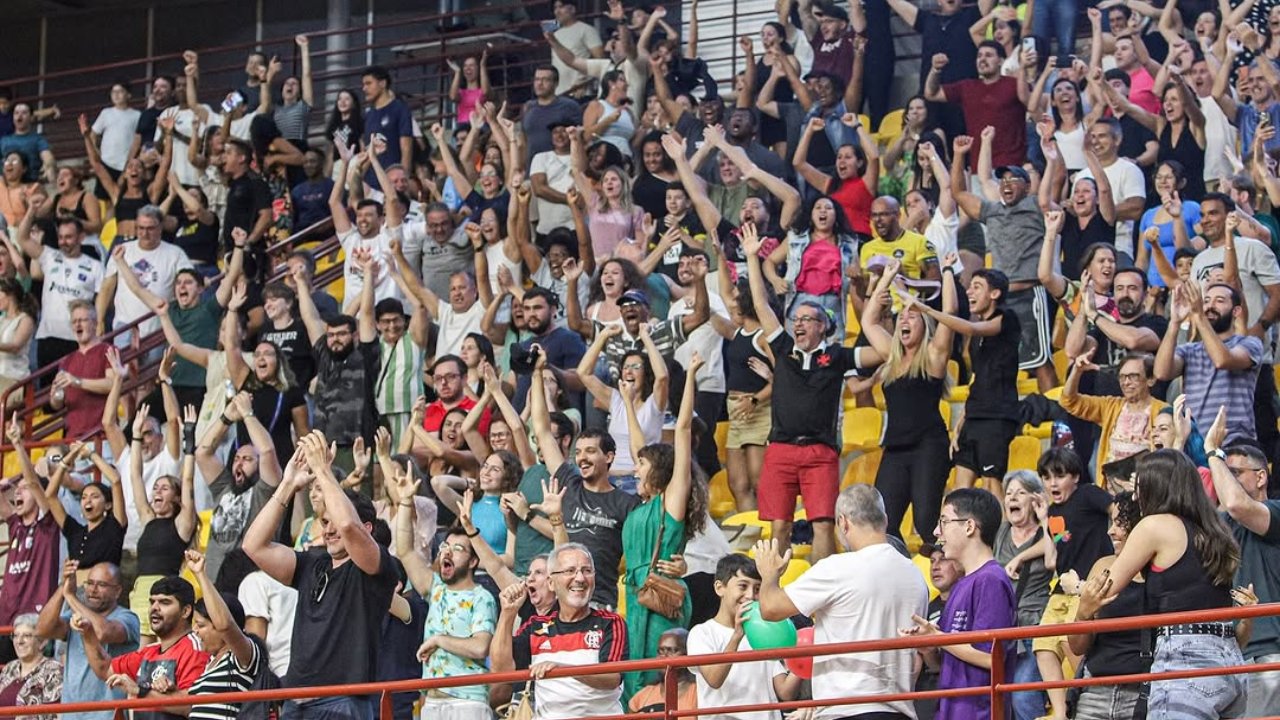 Torcida do JF Vôlei na Superliga B Masculina de Vôlei (foto: Reprodução Instagram do JF Vôlei)