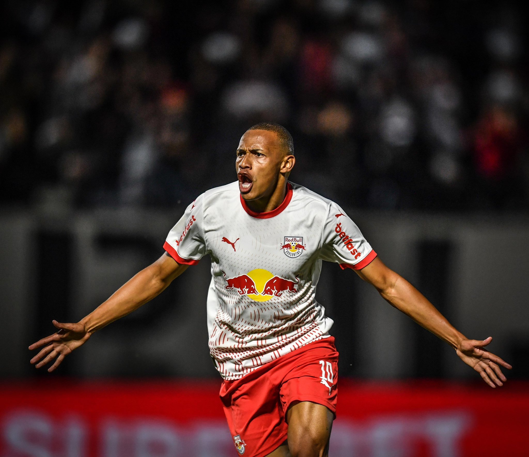 Jhon Jhon comemora gol do Bragantino - (foto: Ari Ferreira/Red Bull Bragantino )