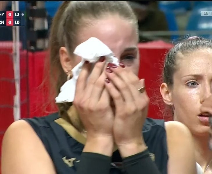 Uzelac com pano no rosto (foto: Reprodução)