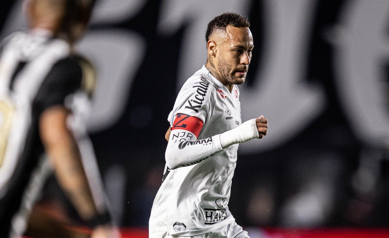 Neymar em campo pelo Santos (foto: Raul Baretta/ Santos FC)