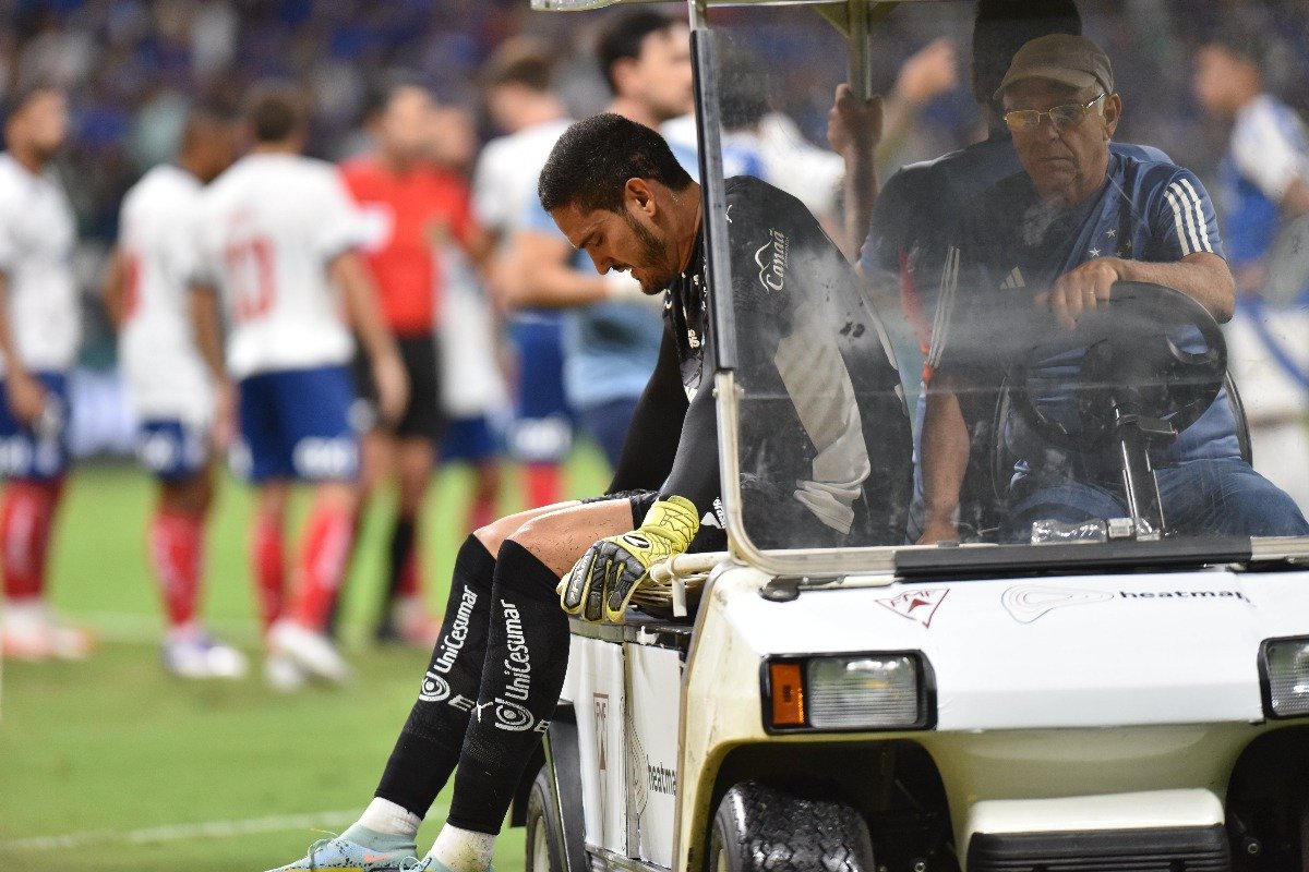 Ronaldo deixa o gramado em Cruzeiro x Bahia no Mineirão (foto: Ramon Lisboa/EM/DA Press)