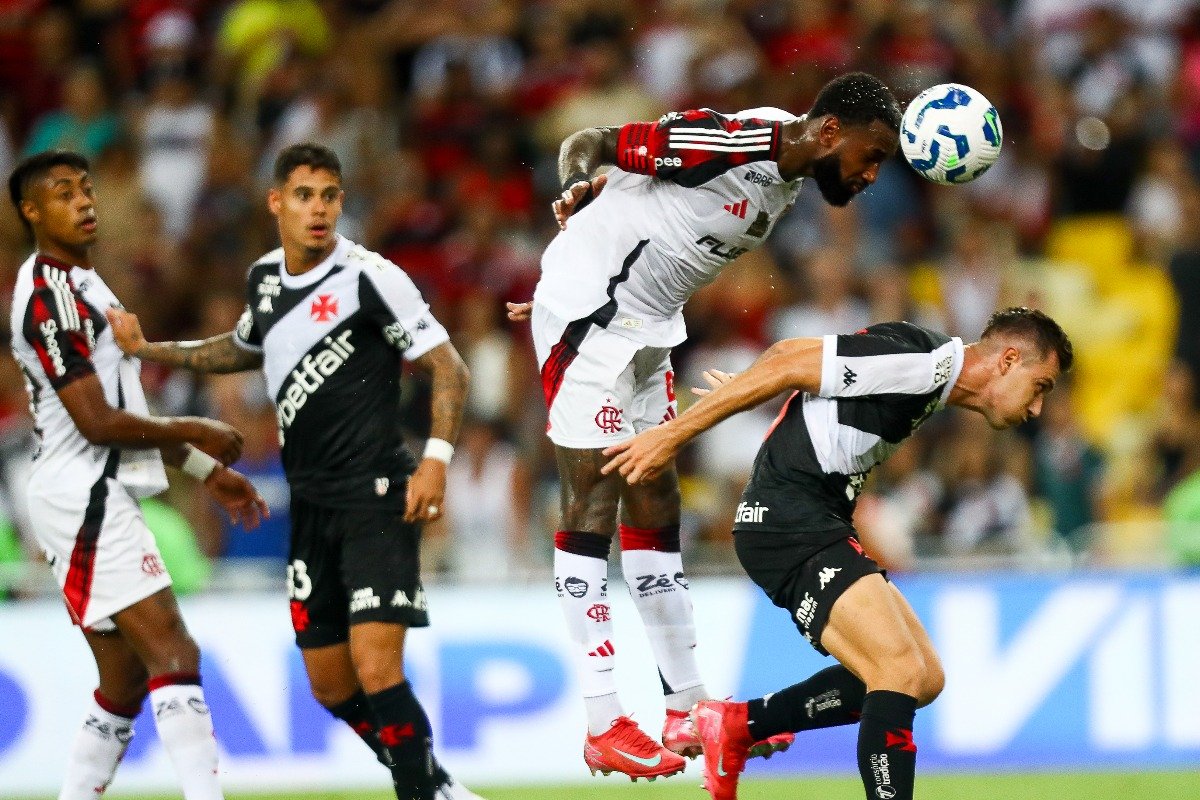 Lance do jogo entre Vasco e Flamengo pelo Campeonato Brasileiro (foto: Gilvan de Souza/Flamengo)