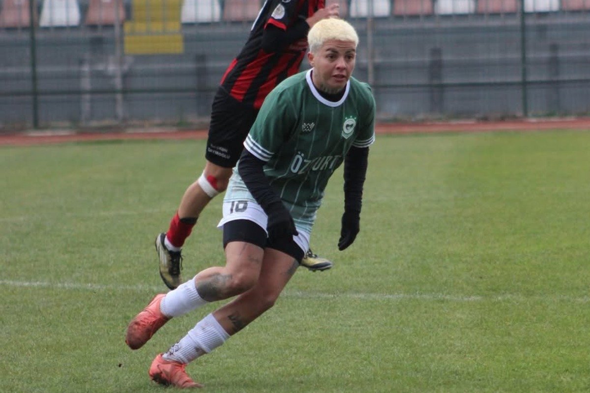 Jéssica Beiral em campo pelo Golbasi (foto: Reprodução)