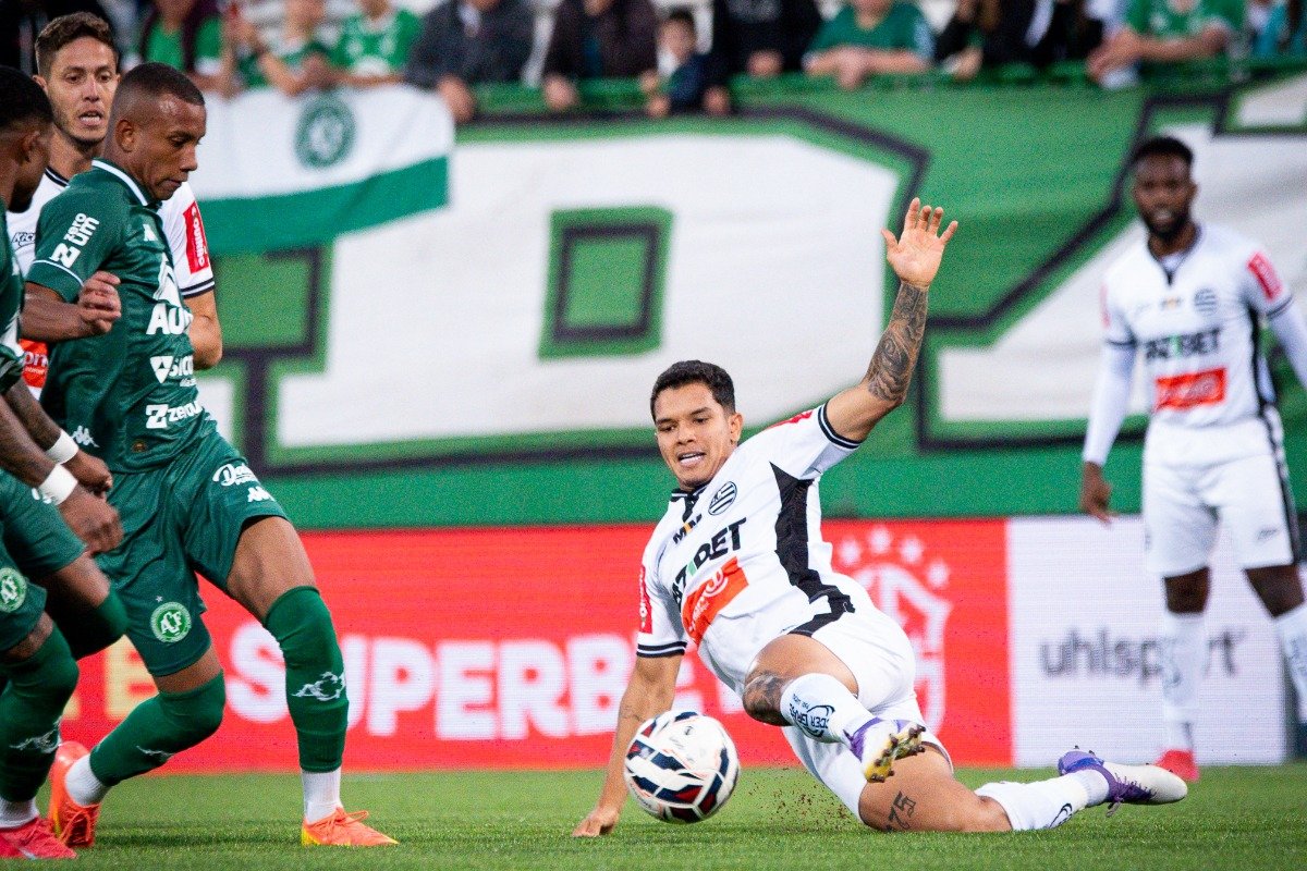 Lance do jogo entre Chapecoense e Athletic pela Série B (foto: Julia Galvão / Athletic)