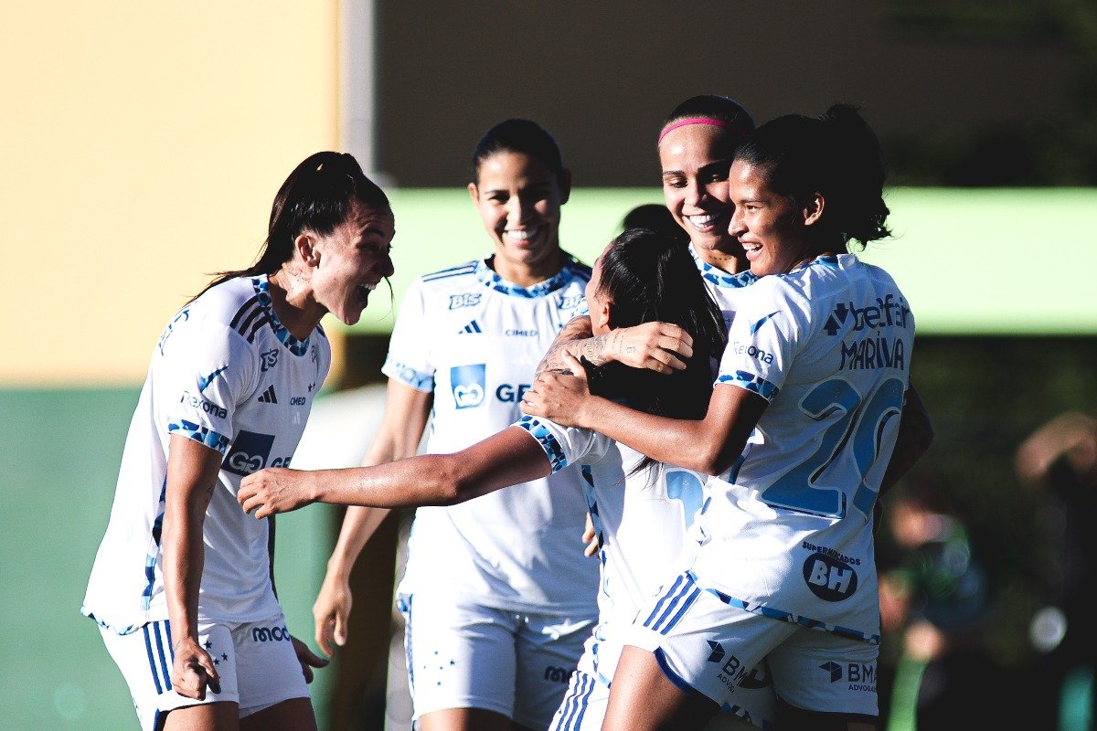Jogadoras do Cruzeiro comemoram gol sobre o América pelo Brasileiro Feminino (foto: Gustavo Martins/ Cruzeiro)