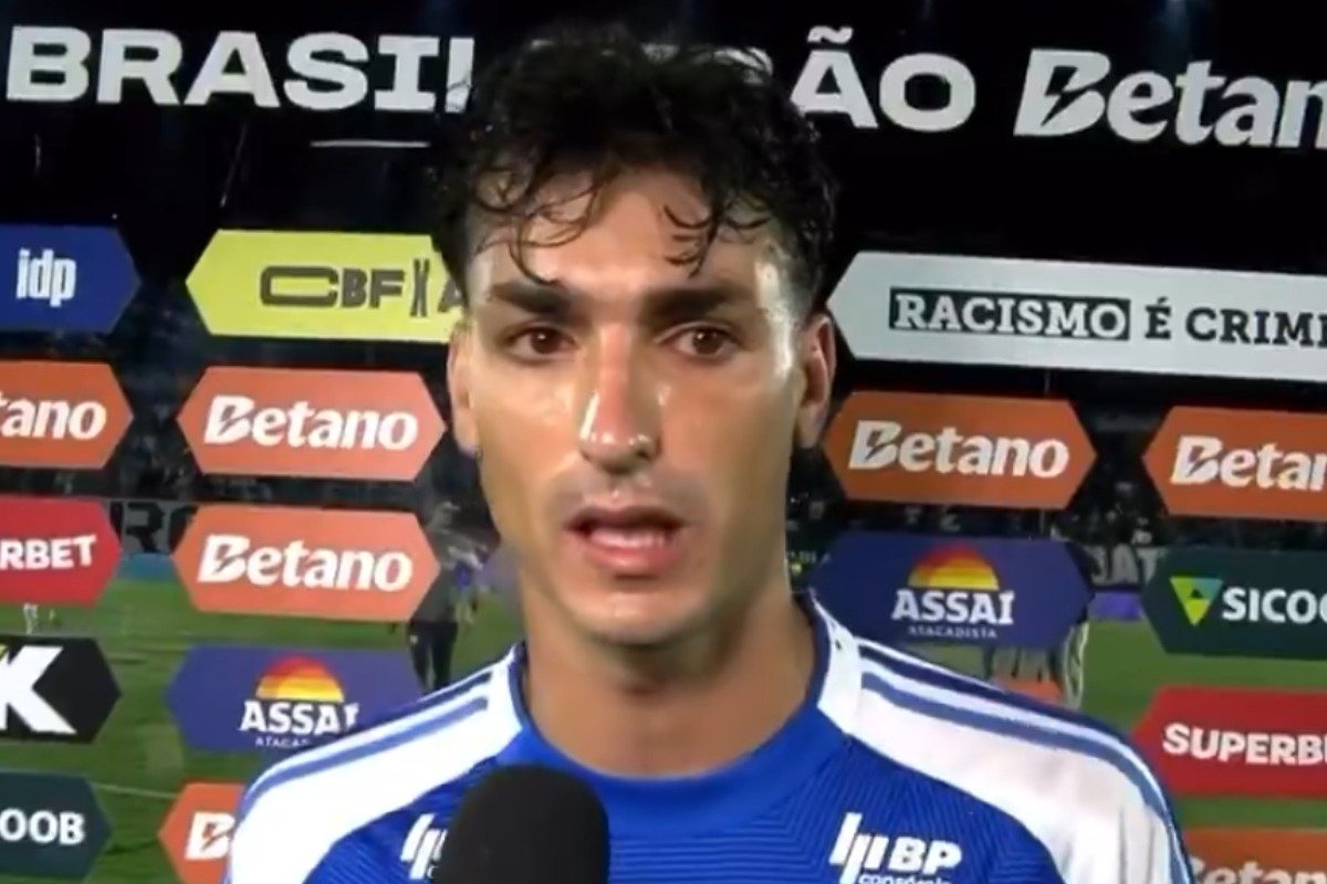 Juan Dinenno, atacante do Cruzeiro, durante entrevista (foto: Reprodução / Premiere)