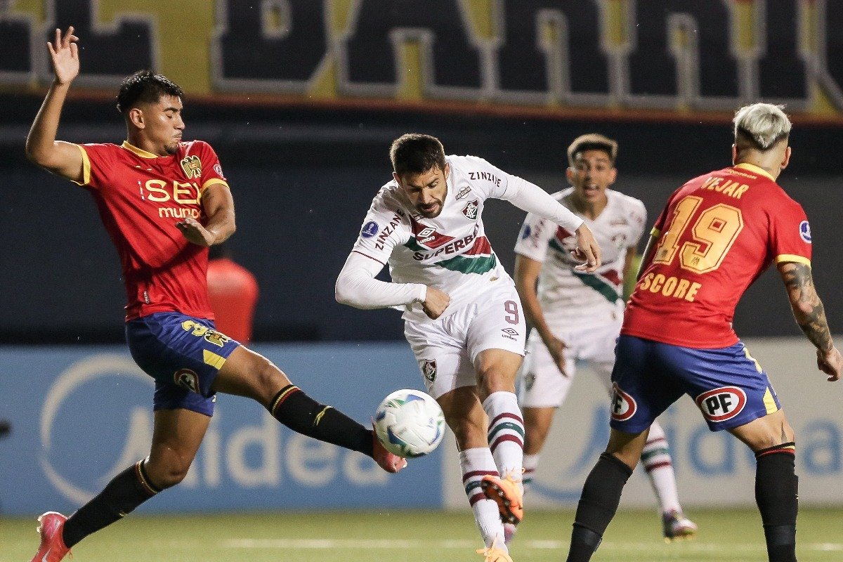 Lance do jogo entre Unión Española e Fluminense pela Sul-Americana (foto: LUCAS MERÇON / FLUMINENSE)