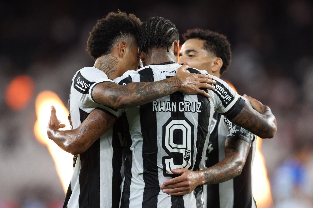 Jogadores do Botafogo comemoram gol no Nilton Santos (foto: Vítor Silva/Botafogo)