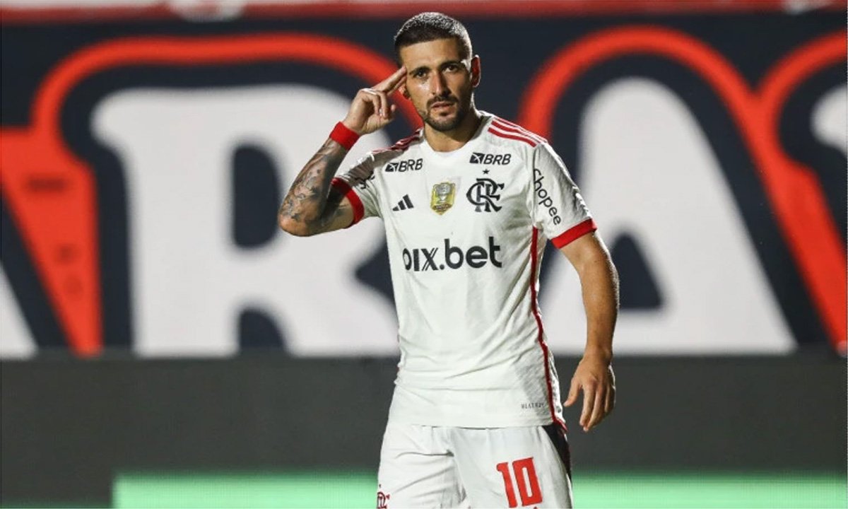 Arrascaeta fez um dos gols do Flamengo contra o Vitória (foto: Gilvan de Souza/CRF)