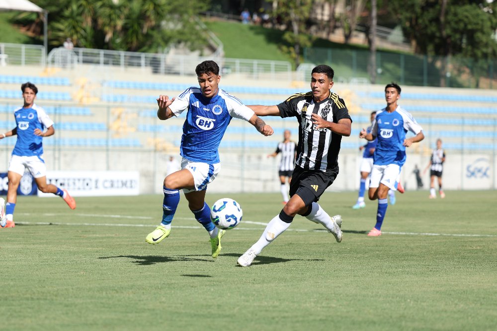 Atlético e Cruzeiro empataram clássico, por 1 a 1, pela quinta rodada do Campeonato Brasileiro Sub-20 (foto: Daniela Veiga/Atlético)