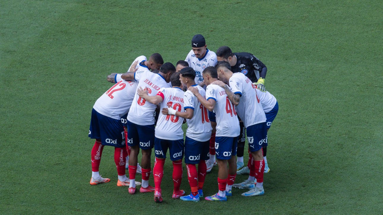 Jogadores do Bahia reunidos em campo antes de duelo pelo Brasileiro (foto: Rafael Rodrigues/EC Bahia)