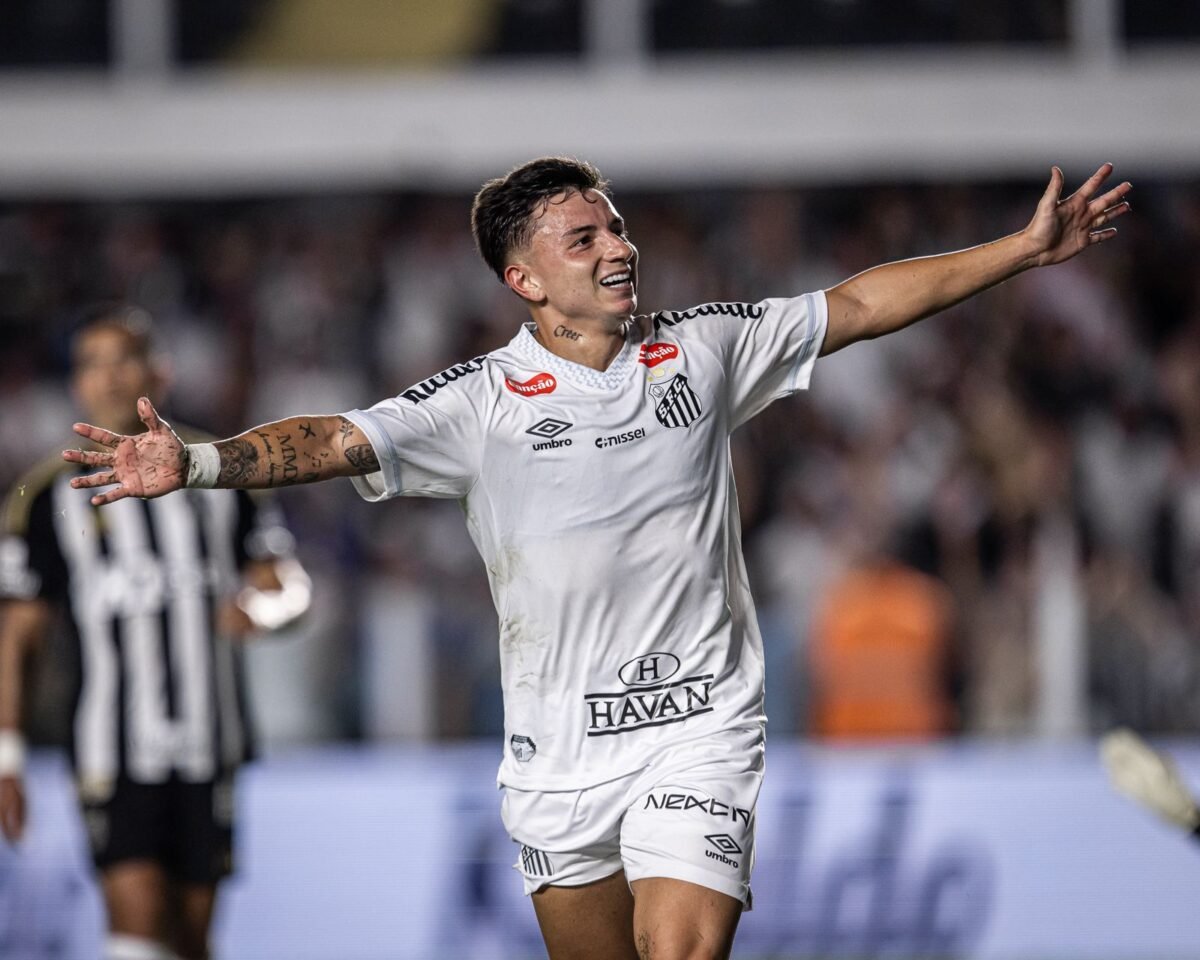 Ex-Cruzeiro, Barreal comemora gol pelo Santos contra o Atlético (foto: Divulgação/Santos)
