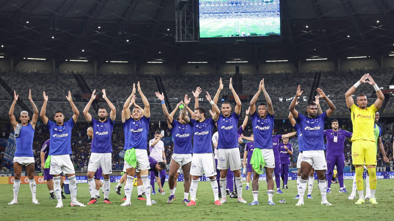 Jogadores do Cruzeiro comemorando vitória sobre o Bahia em 2023 (foto: Gustavo Aleixo/Cruzeiro)