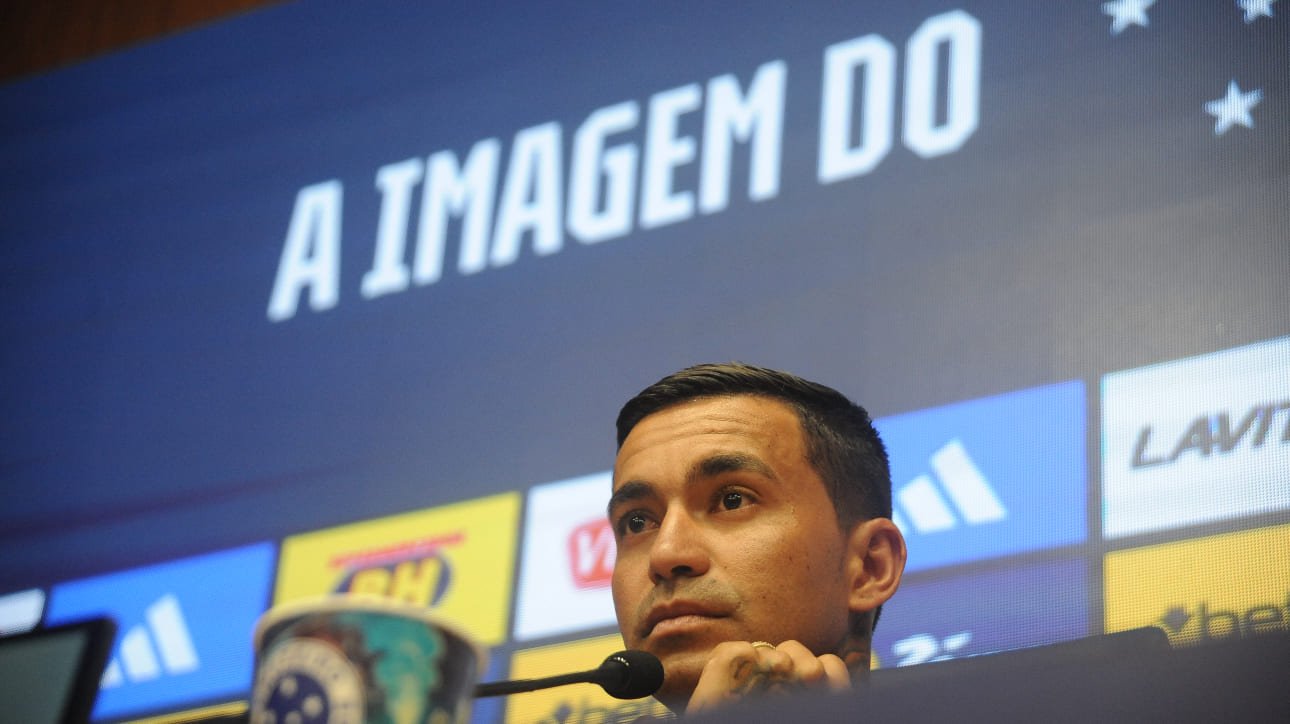 Dudu, atacante do Cruzeiro, em entrevista coletiva (foto: Alexandre Guzanshe/EM/D.A. Press)
